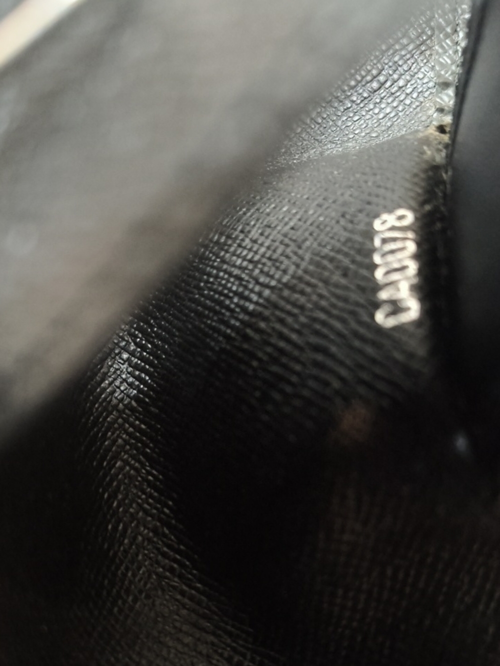 Louis Vuitton Black Textured Key Holder - Picture 6 of 6